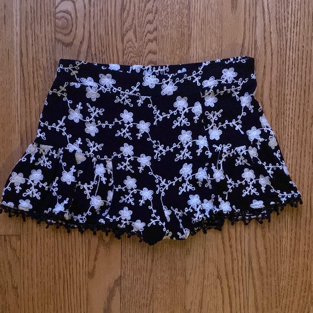 Alter’d State Black and White Flower Patterned Shorts